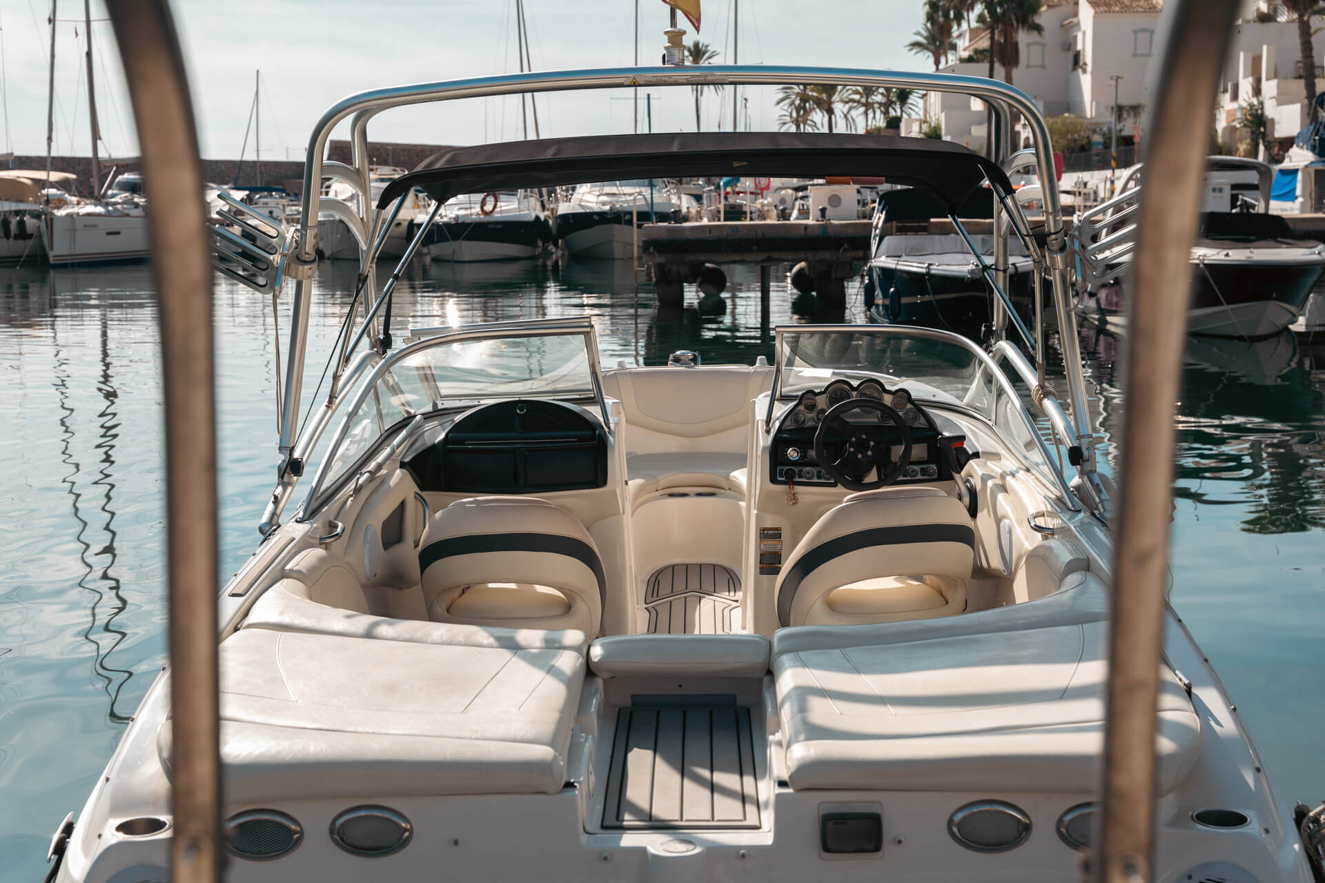 nautica-mh-alquiler-barcos-embarcaciones-malaga-granada-nerja-la-herradura-bayliner-235-bowrider-02