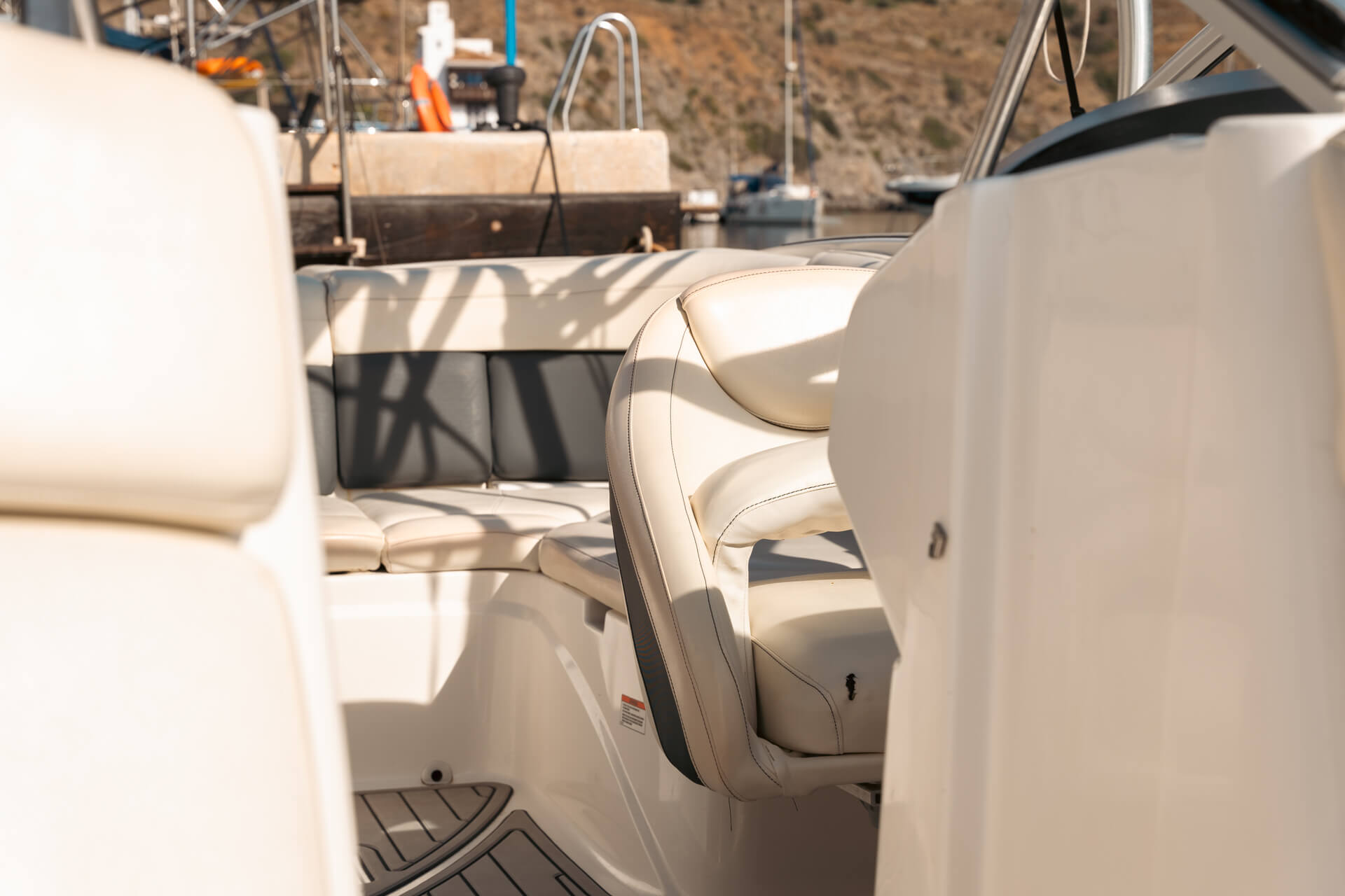 nautica-mh-alquiler-barcos-embarcaciones-malaga-granada-nerja-la-herradura-bayliner-235-bowrider-06