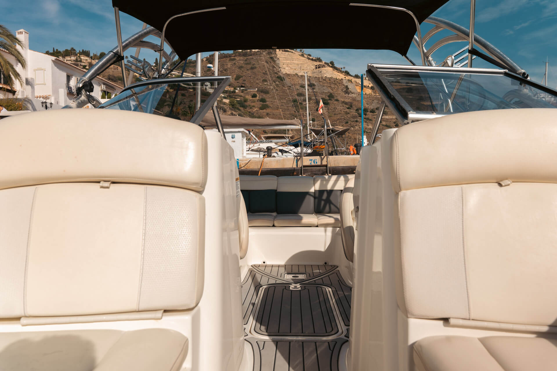nautica-mh-alquiler-barcos-embarcaciones-malaga-granada-nerja-la-herradura-bayliner-235-bowrider-07