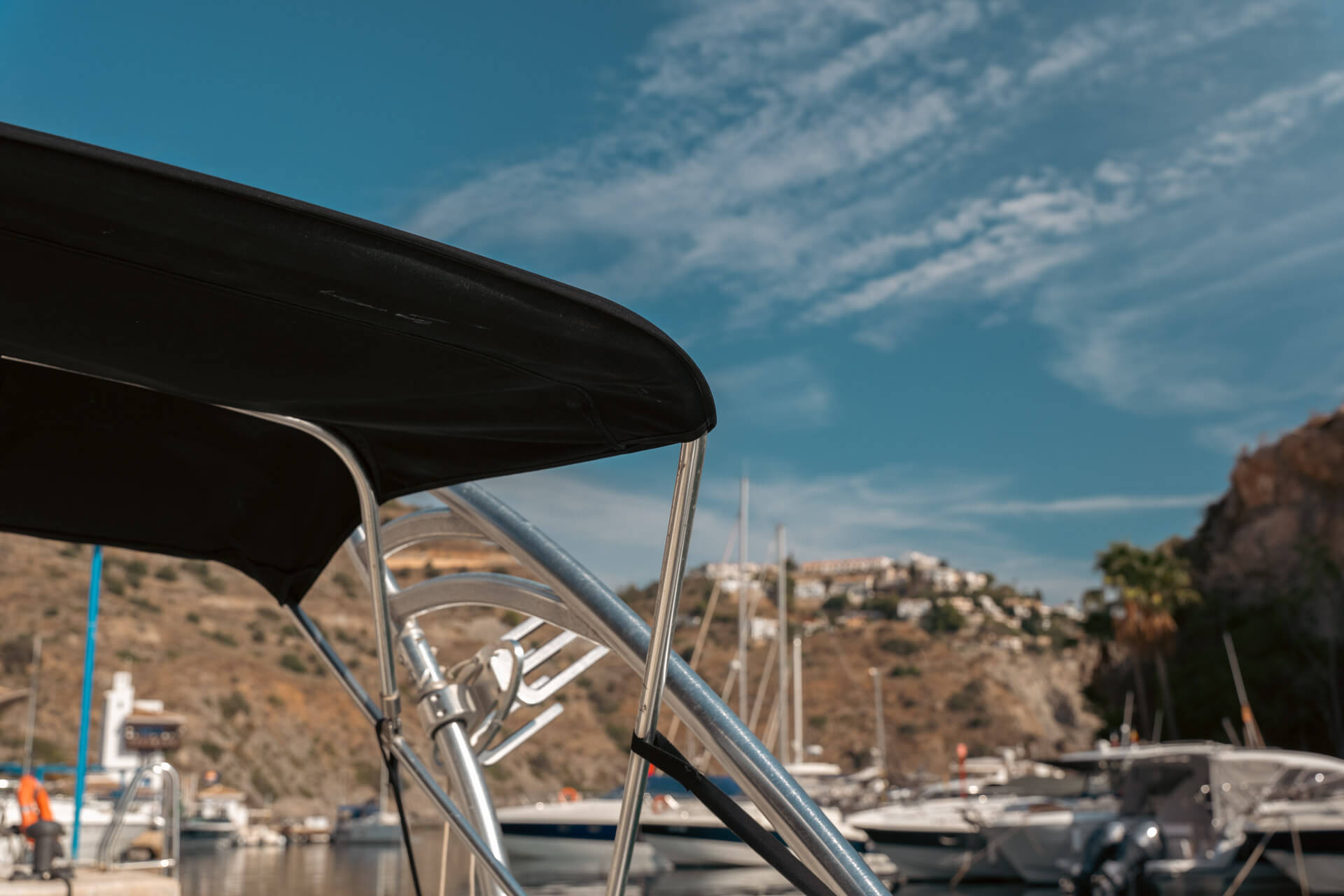 nautica-mh-alquiler-barcos-embarcaciones-malaga-granada-nerja-la-herradura-bayliner-235-bowrider-08