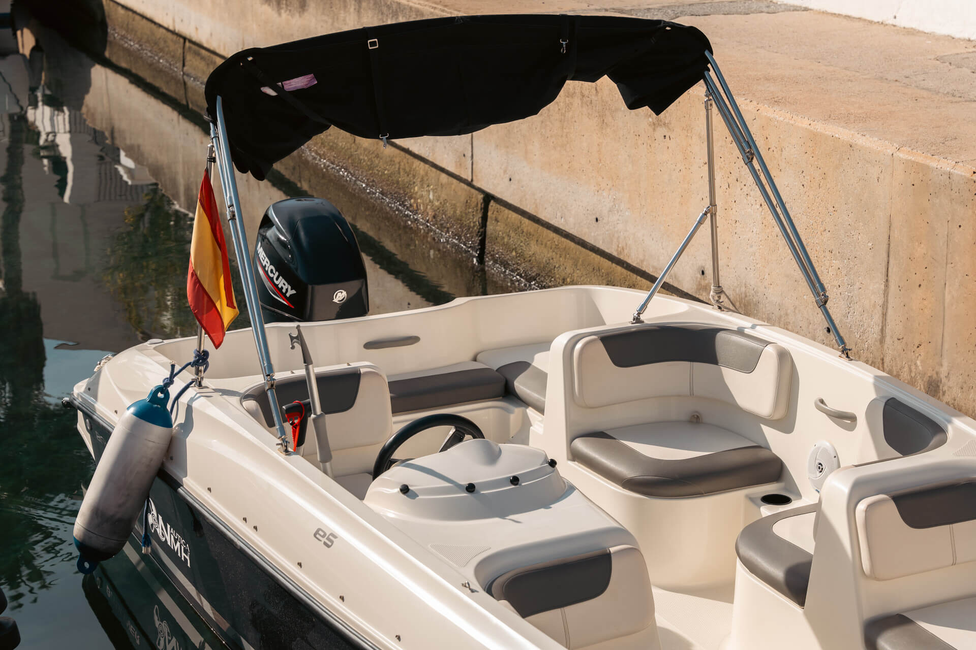 nautica-mh-alquiler-barcos-embarcaciones-malaga-granada-nerja-la-herradura-bayliner-e16-02